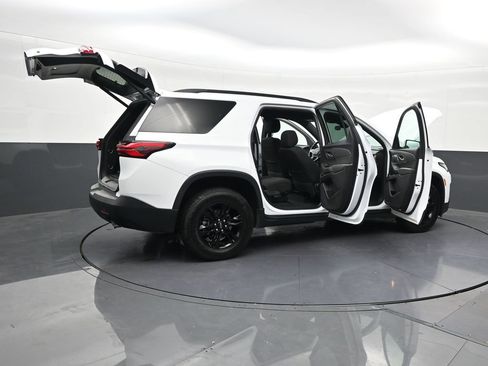 Used 2023 Chevrolet Traverse LT FWD image 31