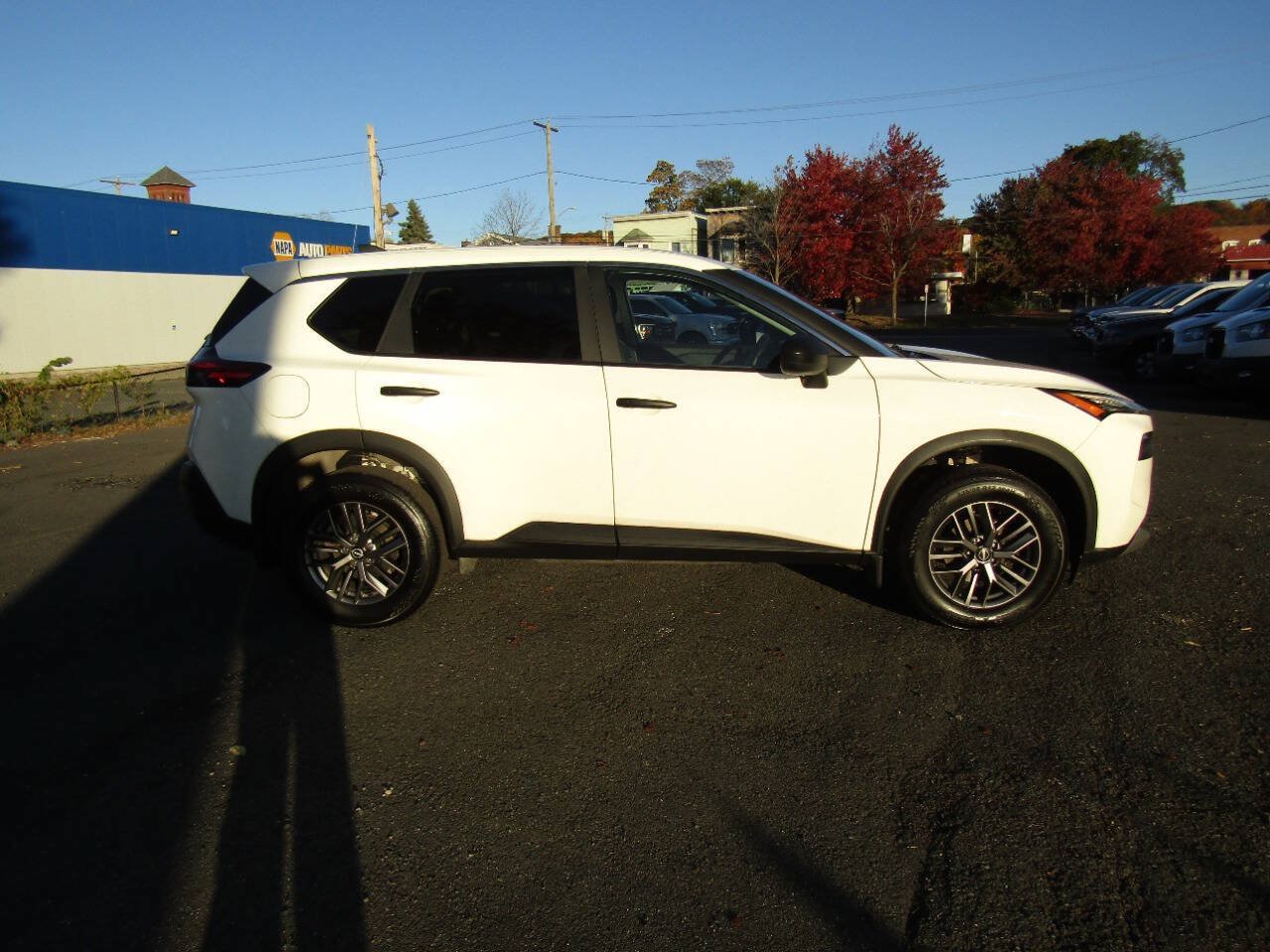 Used 2023 Nissan Rogue S AWD/4WD image 5