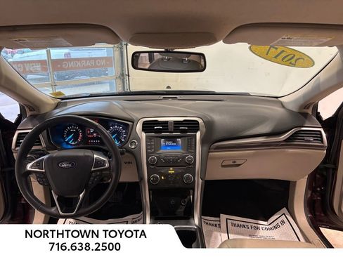 Used 2017 Ford Fusion SE image 6