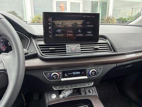 Used 2025 Audi Q5 2.0T Premium w/ Convenience Plus Package AWD/4WD image 7