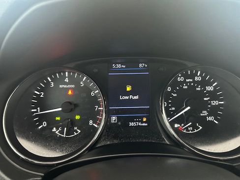 Used 2021 Nissan Rogue Sport SV FWD image 17