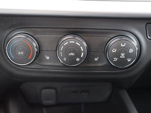 Used 2024 Chevrolet Trax RS image 12