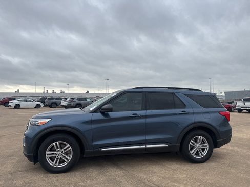 Used 2020 Ford Explorer XLT w/ Equipment Group 202A image 11