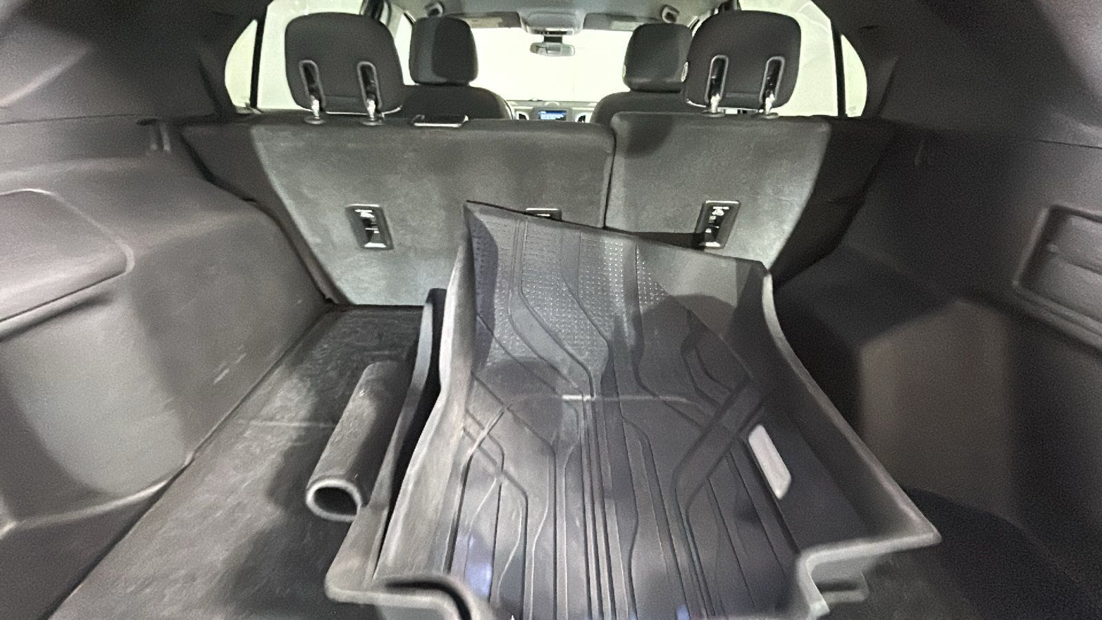 Used 2019 Chevrolet Equinox LT w/ Driver Convenience Package FWD image 34
