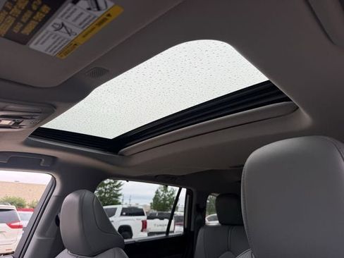 Used 2022 Toyota Highlander Limited FWD image 26