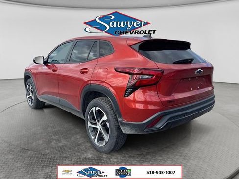 Used 2024 Chevrolet Trax RS w/ Driver Confidence Package FWD image 3