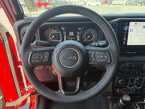 Used 2025 Jeep Wrangler Unlimited Rubicon AWD/4WD image 37