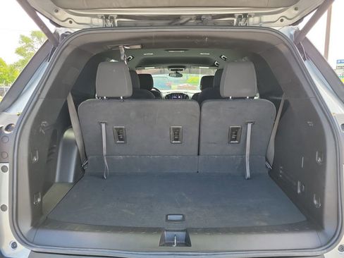 Used 2023 Chevrolet Traverse LT FWD image 7