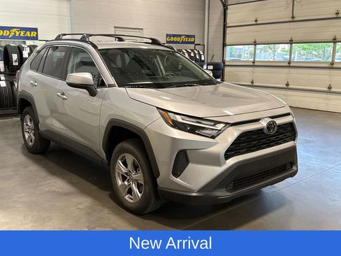 Used 2025 Toyota RAV4 XLE AWD/4WD image 3