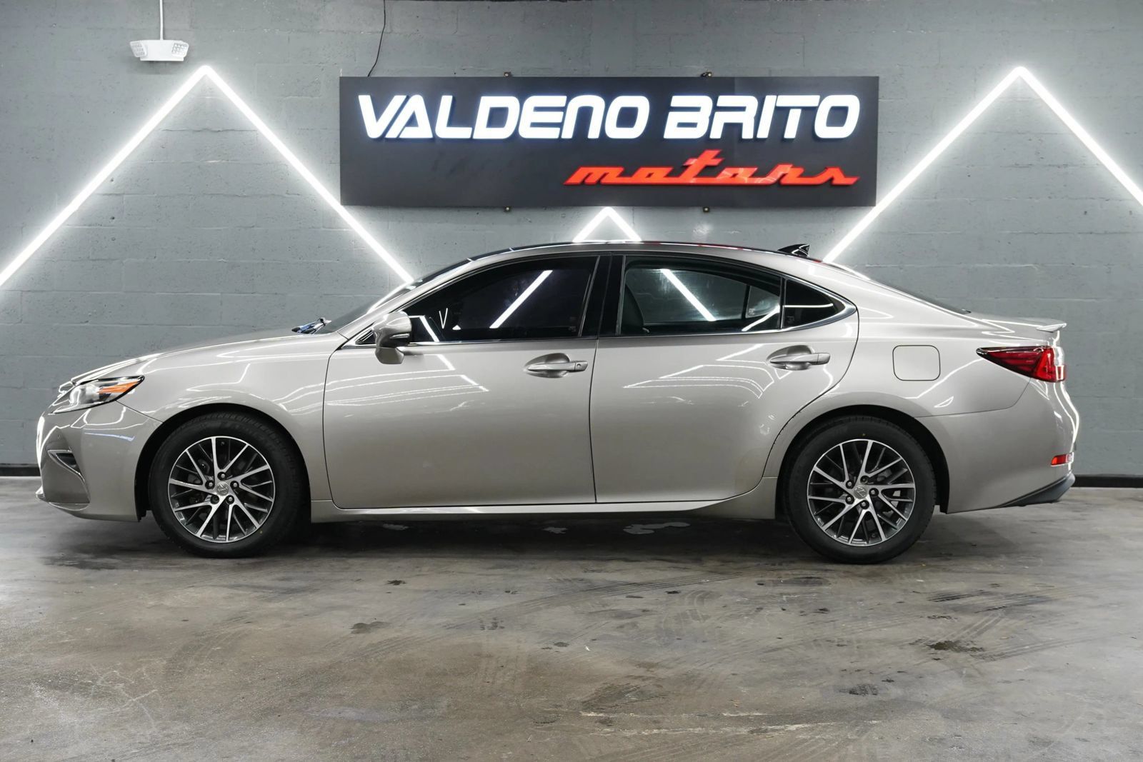 Used 2017 Lexus ES 350 w/ Luxury Package FWD image 9