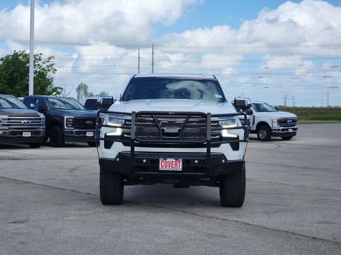 Used 2023 Chevrolet Silverado 1500 LTZ w/ LTZ Convenience Package II AWD/4WD image 2