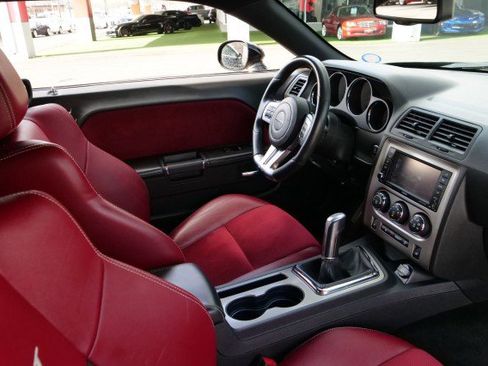 Used 2012 Dodge Challenger SRT8 w/ Premium Sound Group image 28