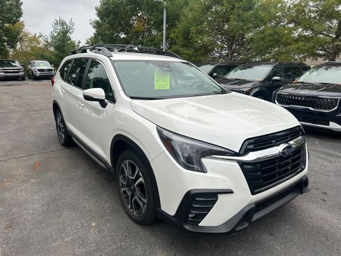 Used 2023 Subaru Ascent Limited image 3