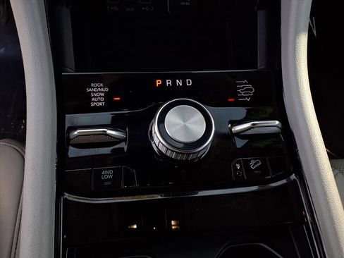 Used 2022 Jeep Grand Cherokee Overland w/ Advanced Protech Group III image 9