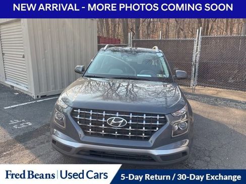 Used 2023 Hyundai Venue SEL image 2