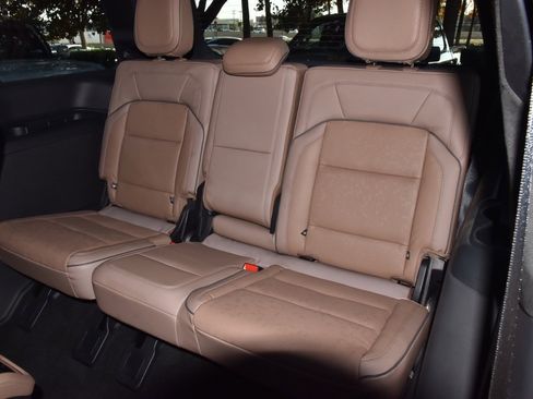 Certified 2025 Lincoln Navigator Black Label image 15