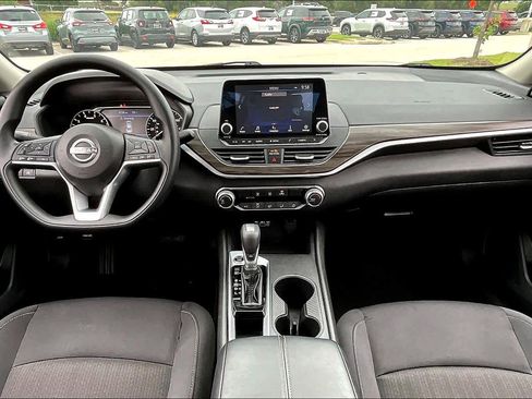 Used 2025 Nissan Altima 2.5 SV FWD image 16