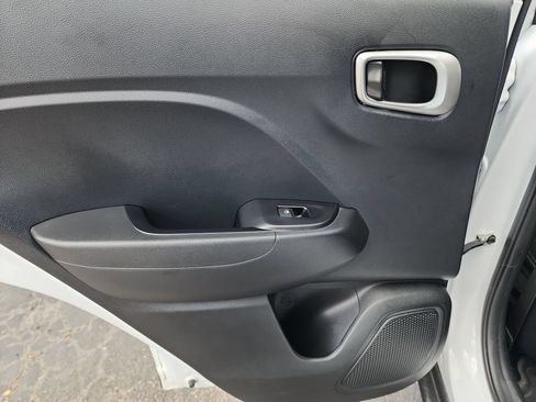 Used 2024 Hyundai Venue SEL FWD image 35