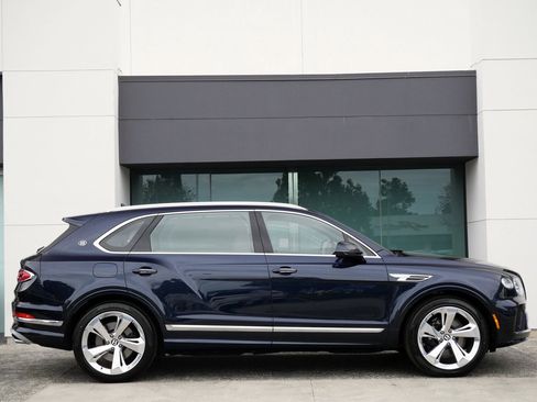 New 2025 Bentley Bentayga Extended Wheelbase image 5