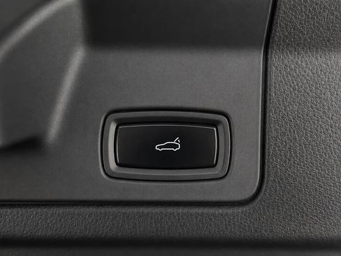 Used 2015 Porsche Panamera image 18