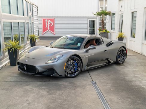 Used 2022 Maserati MC20 Coupe image 2