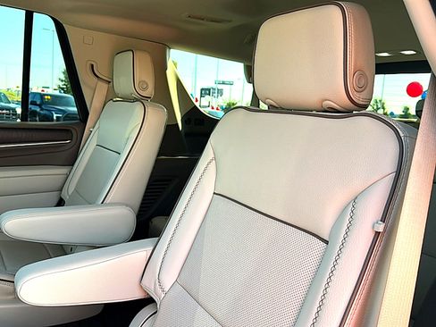 Used 2024 GMC Yukon Denali RWD image 20