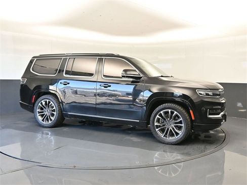 Used 2022 Jeep Grand Wagoneer Series III image 3