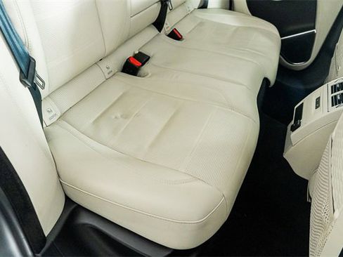 Used 2022 Jaguar F-PACE SVR image 32