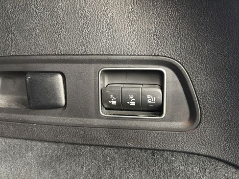 Used 2025 Mercedes-Benz GLS 450 4MATIC image 24