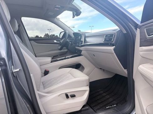 Used 2024 Volkswagen Atlas SEL Premium R-Line image 29