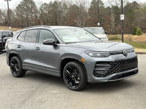 New 2026 Volkswagen Tiguan SE R-Line FWD image 7