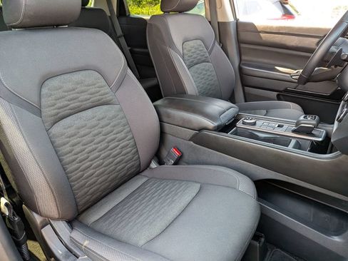 Certified 2025 Nissan Pathfinder SV AWD/4WD image 34