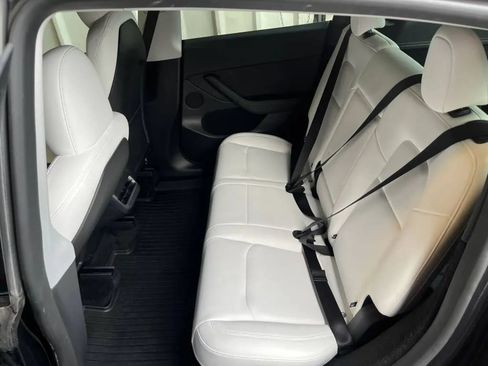 Used 2025 Tesla Model Y Long Range RWD image 10