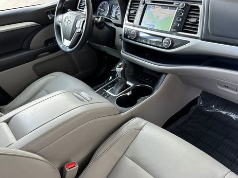 Used 2017 Toyota Highlander XLE image 17
