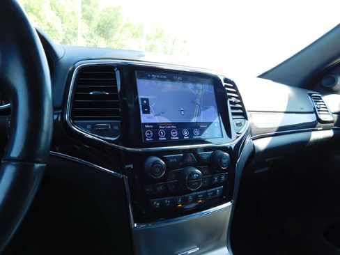 Used 2019 Jeep Grand Cherokee Overland AWD/4WD image 21