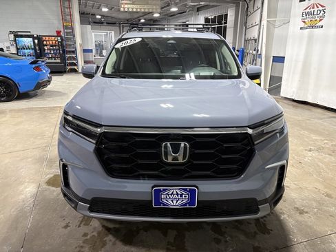 Used 2025 Honda Pilot Elite image 3