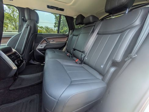 Used 2024 Land Rover Range Rover SE AWD/4WD image 12
