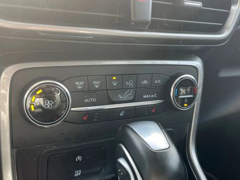 Used 2018 Ford EcoSport SE w/ SE Convenience Package image 23