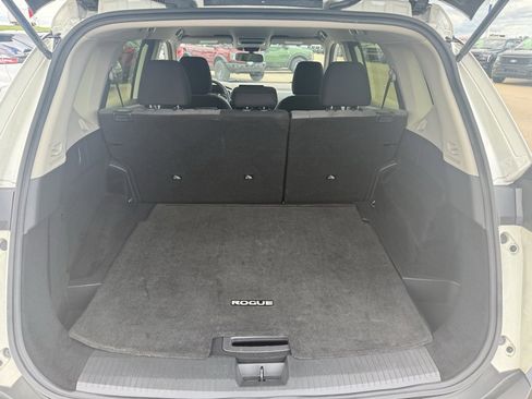 Used 2023 Nissan Rogue SV image 29