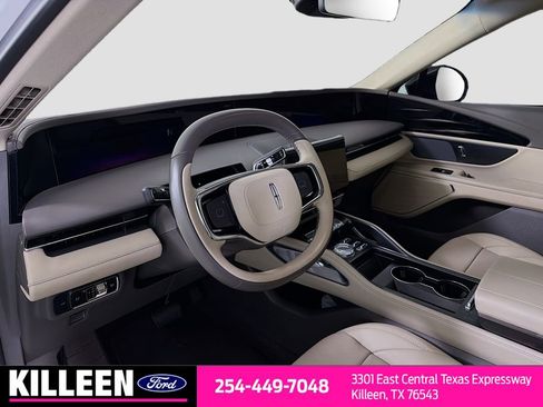 Used 2024 Lincoln Nautilus Premier image 10