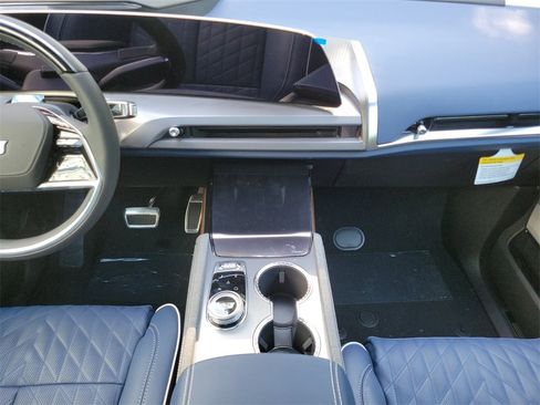 New 2026 Cadillac Vistiq Premium Luxury w/ LPO, Floor Liner Package image 15