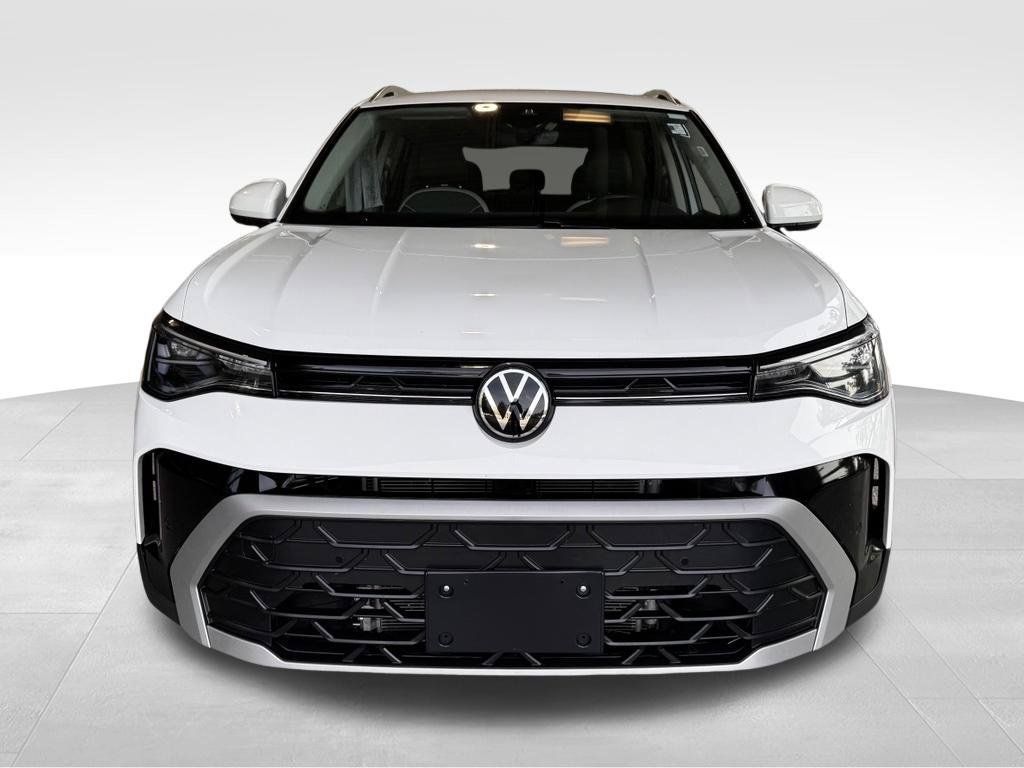 Used 2025 Volkswagen Taos SE AWD/4WD image 2