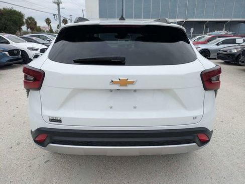 Used 2025 Chevrolet Trax LT FWD image 4