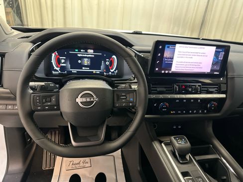 New 2026 Nissan Pathfinder SL image 3