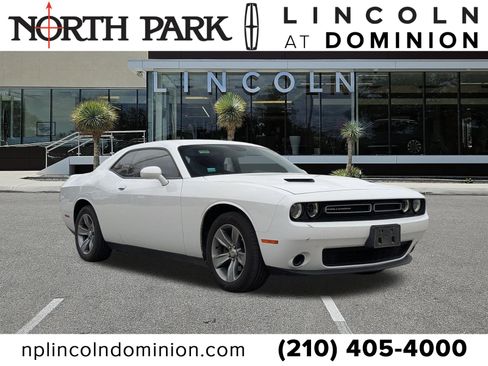 Used 2019 Dodge Challenger SXT image 1
