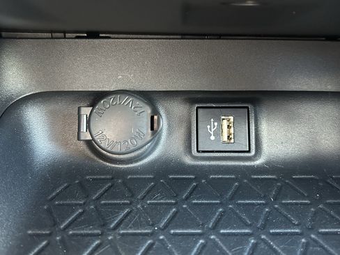 Certified 2025 Toyota RAV4 XLE AWD/4WD image 30
