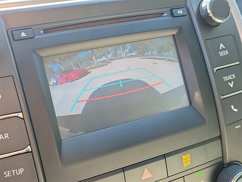 Used 2017 Toyota Camry SE image 25