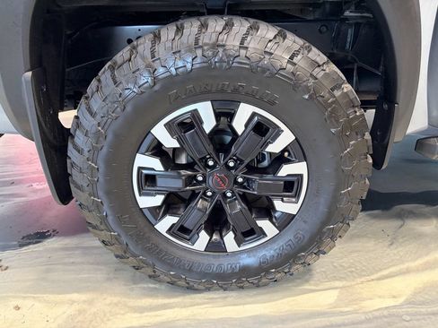Used 2022 Nissan Frontier PRO-4X w/ Off-Road Protection Package AWD/4WD image 25