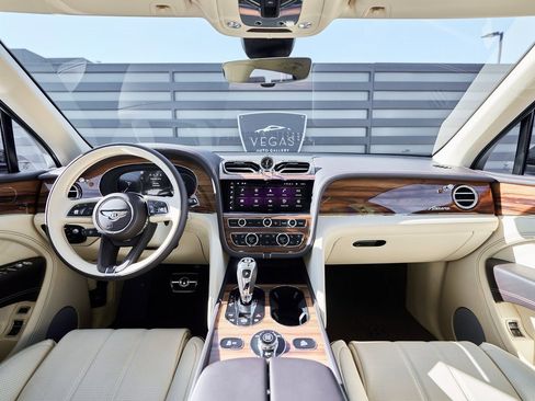 Used 2023 Bentley Bentayga Extended Wheelbase image 52