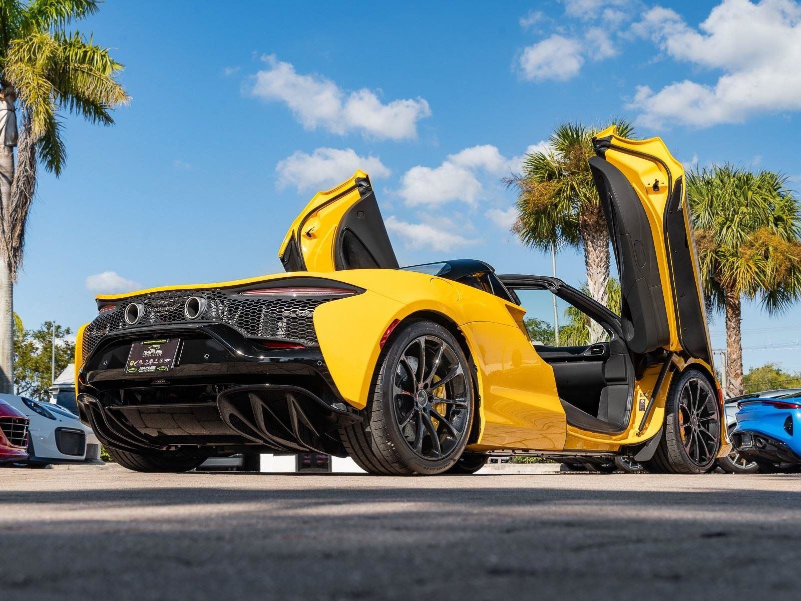 Used 2025 McLaren Artura Spider RWD image 14